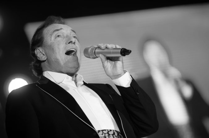 Vo veku 80 rokov zomrel legendárny český spevák Karel Gott