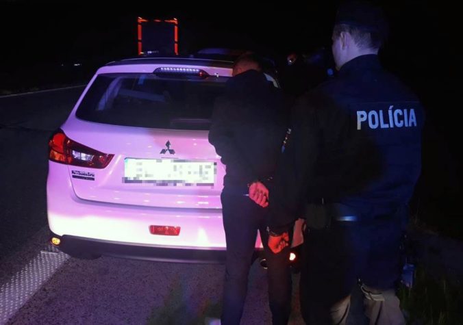 Foto: Elzbietu obvinili z krádeže v Dúbravke, chytili ju v ukradnutom aute na diaľnici D2