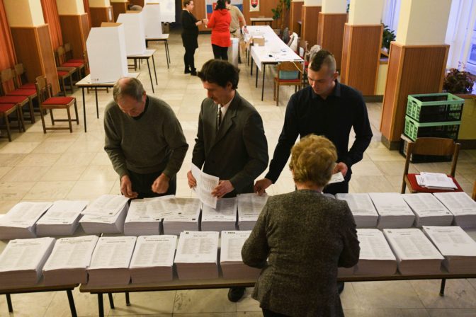 VOĽBY: Príprava a otvorenie volebných miestností