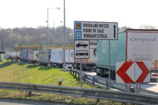 Maďari komplikujú prejazd kamiónov cez ich územie