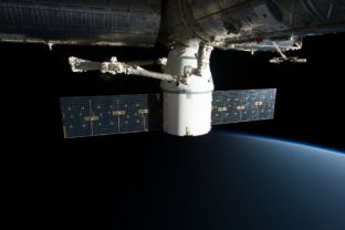 SpaceX upravuje satelity siete Starlink