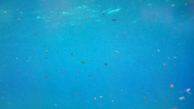 Znečistenie oceánov mikroplastmi môže byť až dvojnásobne vyššie, ako sa predpokladalo