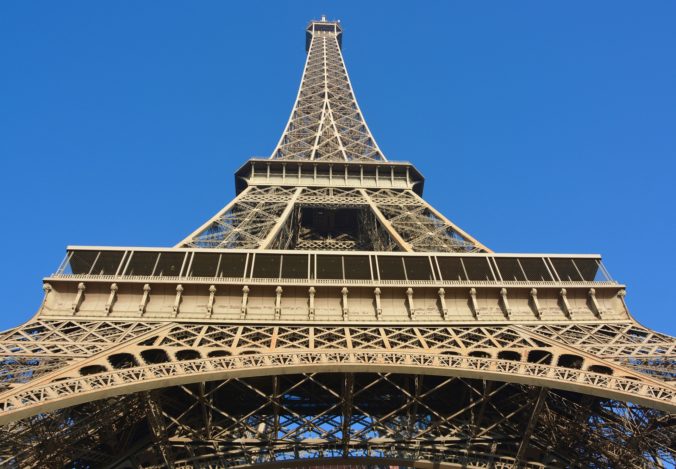 Eiffel tower 3775178_1920.jpg
