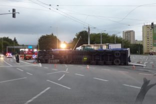 Nehoda, kamióny, Prešov
