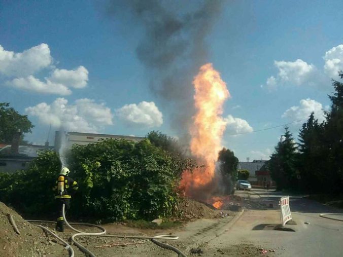 HASIČI: Zasahujú pri požiari v Dubnici nad Váhom