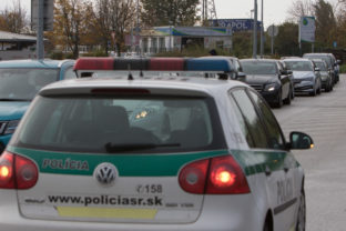 Mladého muža pre porušenie karantény rieši slovenská polícia.