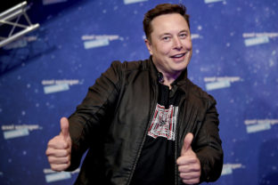SpaceX owner and Tesla CEO Elon Musk arrives on the red carpet for the Axel Springer media award, in Berlin, Germany, Tuesday, Dec. 1, 2020. ()