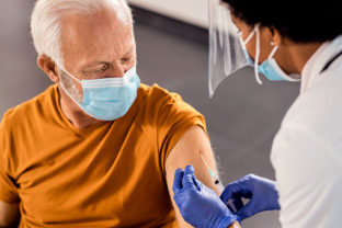 Kežmarok zabezpečí seniorom a ťažko zdravotne postihnutým očkovanie doma.
