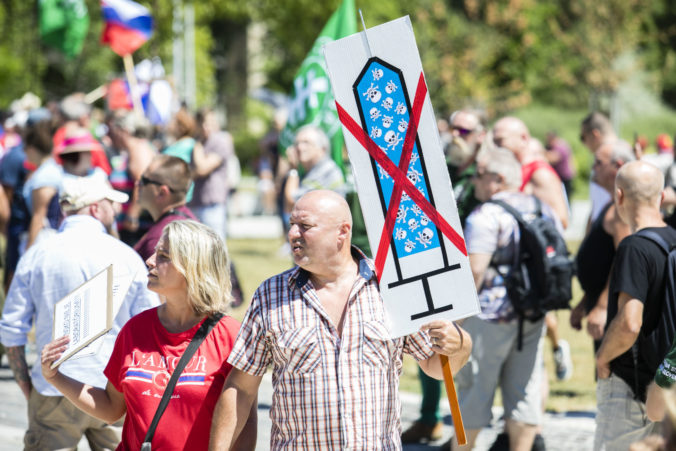 PROTEST: Proti očkovaniu a zotročovaniu Slovenska