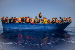 Migranti, čln