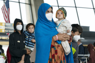 Afganistan, letisko, utečenci, evakuácia