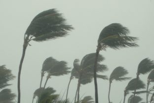 Hurikán, tropická búrka