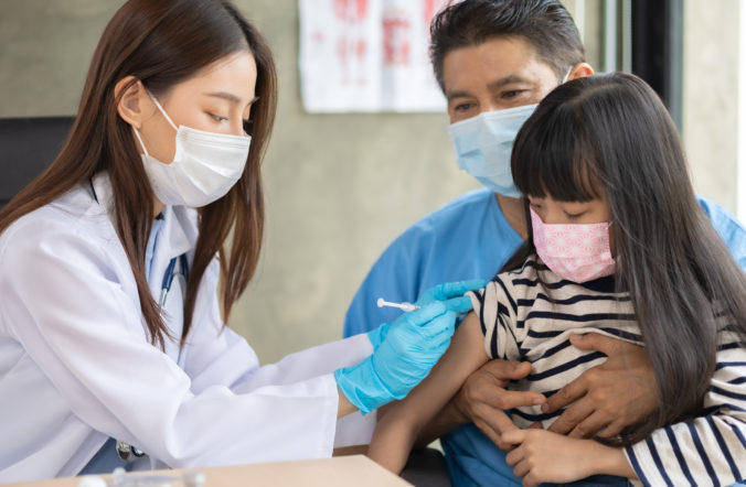 Čína spúšťa očkovanie pre ďalšiu skupinu obyvateľov, vakcínu pichne deťom od troch rokov