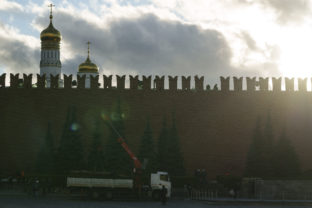 Odlomený merlon na múre, Kremeľ