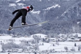 Kamil Stoch, skoky na lyžiach