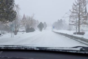 Sneženie, cesta