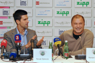 Zľava: Srbský tenista Novak Djokovič a tréner Marián Vajda.