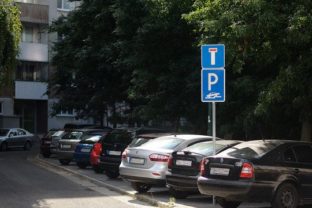 Od pondelka bude systém regulovaného parkovania spustený v prvých troch zónach.