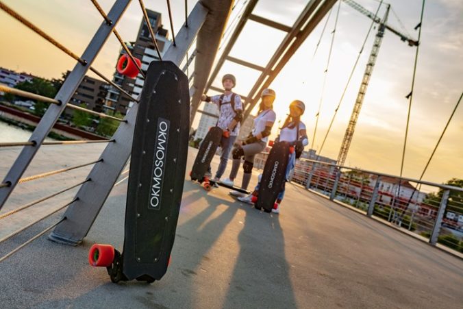 Electric skateboard ocmos_lifestyle.jpg