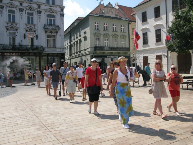 Turisti v centre Bratislavy