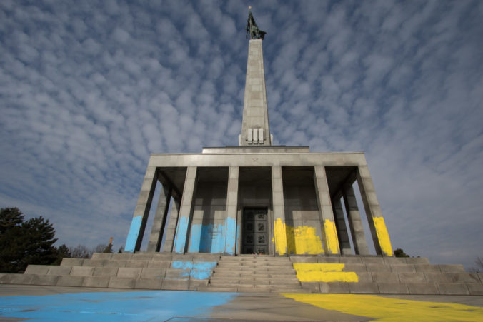 BRATISLAVA: Slavín vo farbách Ukrajiny