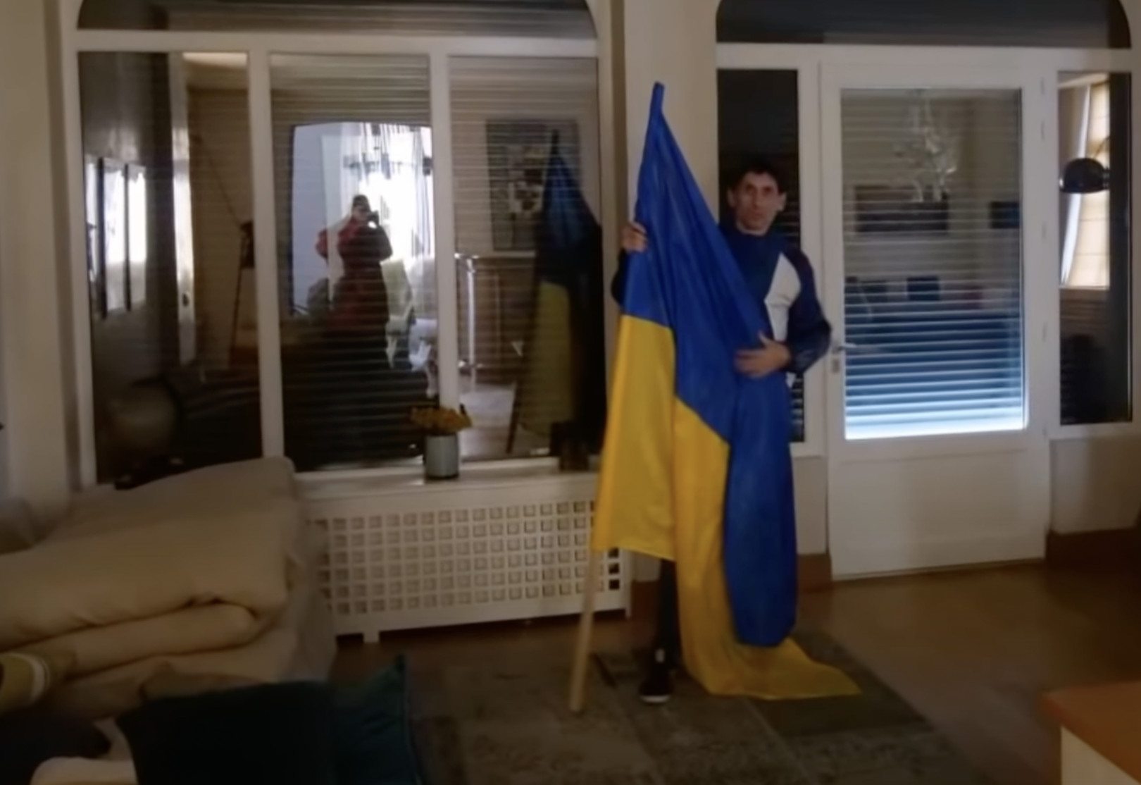 Des militants occupent le palais de Poutine en France, prévoyant d’y héberger des réfugiés ukrainiens (vidéo)