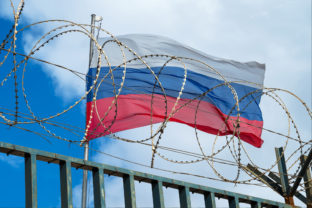 Rusko, vlajka, sankcie, plot