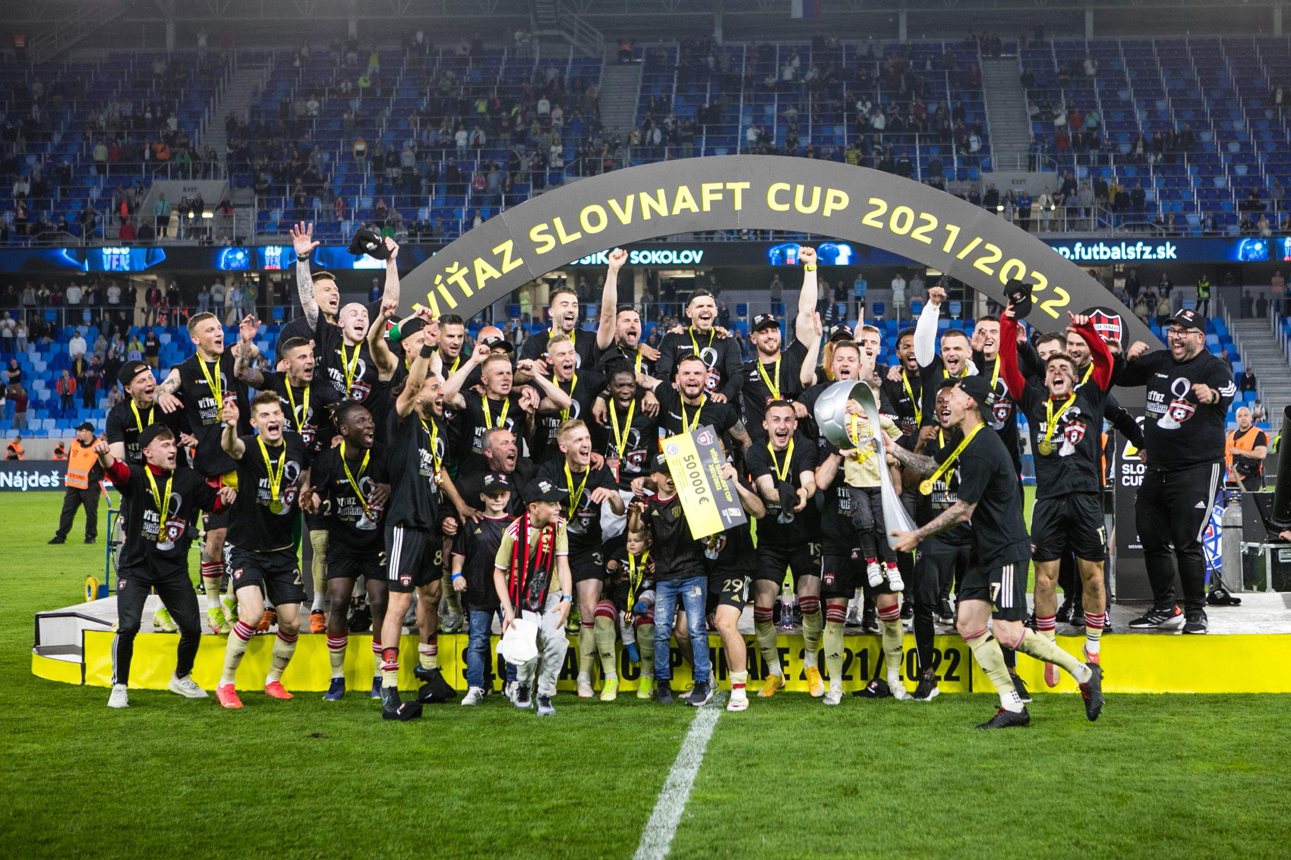 Spartak Trnava zdolal Slovan a vybojoval si pohár Slovnaft Cupu, kouča Weiss st. prehra mrzí