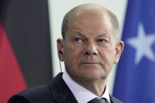 Germany Kosovo German Chancellor Olaf Scholz attends a joint press conference with the Prime Minister of Kosovo, Albin Kurti, after a meeting at the Chancellery in Berlin, Germany, Wednesday, May 4, 2022. ()