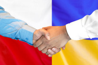 Ukrajina, Poľsko, vlajky, dohoda, ruky