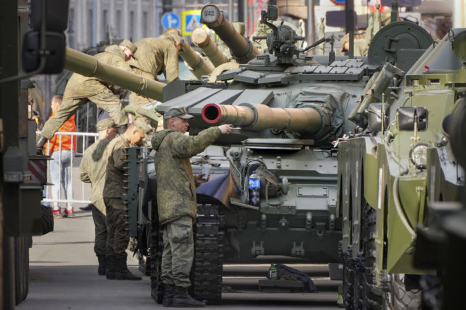 Ruský tank, vojaci, Rusko