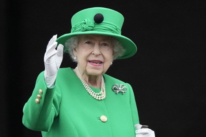 Kráľovná Alžbeta II. sa stala druhou najdlhšie vládnucou panovníčkou v dejinách