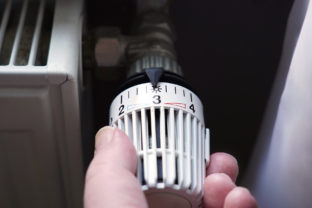 Turning down thermostat on radiator to save energy due to heating cost price hike
