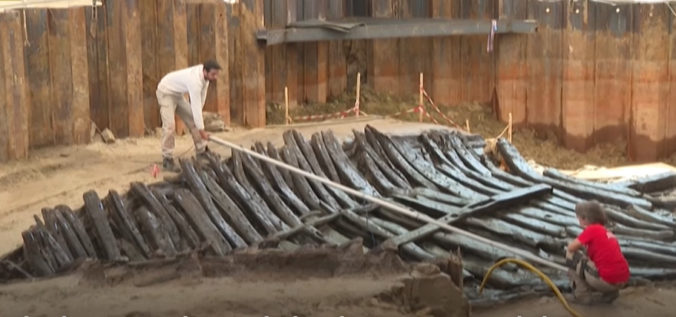 Archeológovia objavili pri Bordeaux 1300-ročný vrak lode i ďalšie historické artefakty (video)