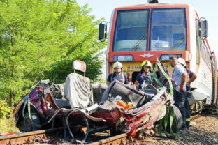 Nehoda, zrážka vlaku s autom, Maďarsko