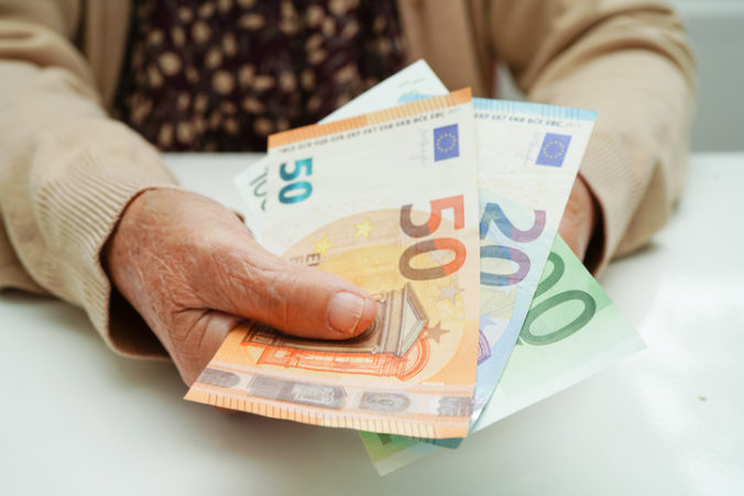 Senior seniori financie peniaze podvod kradez