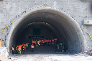 DOPRAVA: Slávnostné prerazenie tunela Čebrať