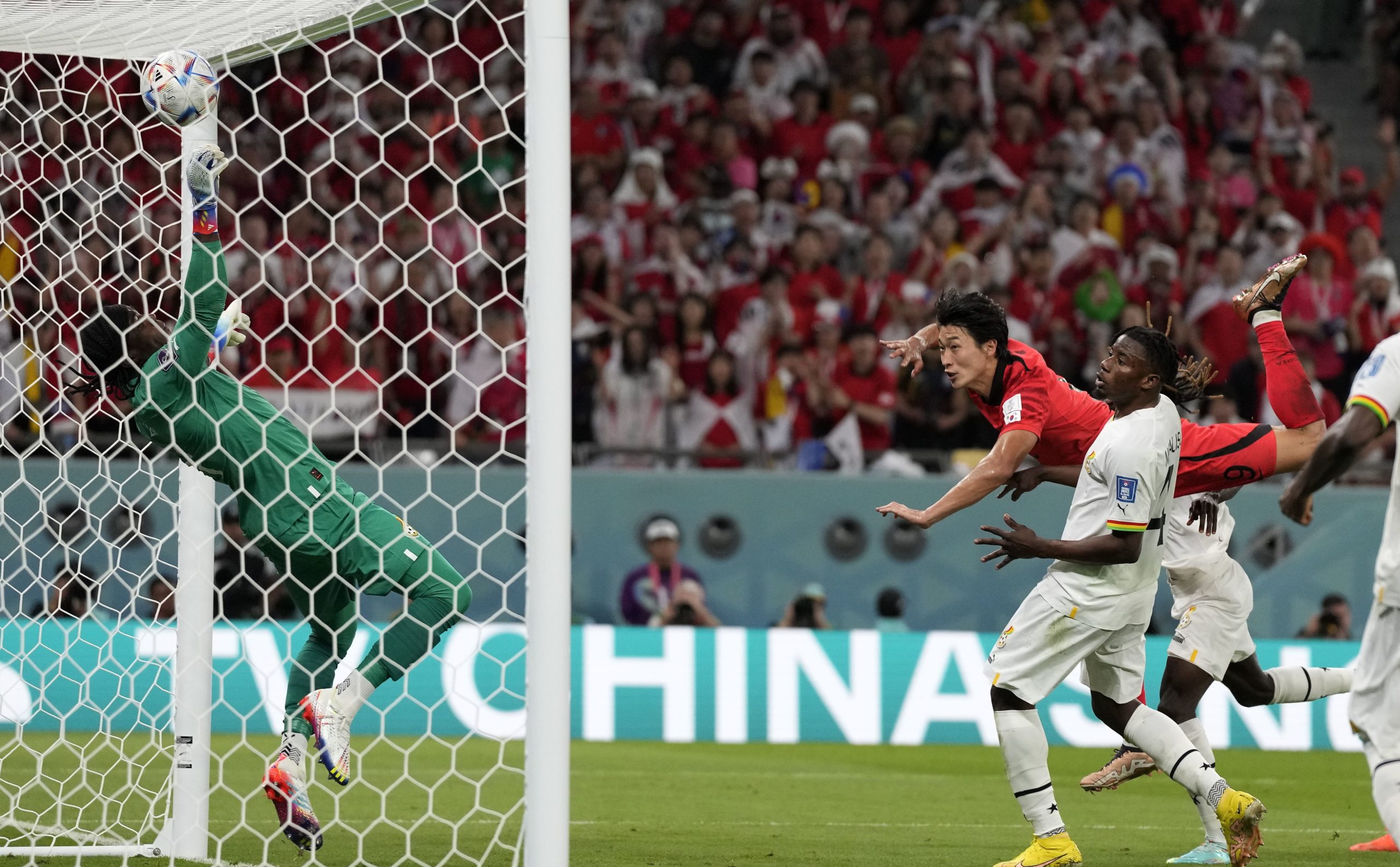 MS vo futbale 2022 v Katare: V zápase Kórejská republika &#8211; Ghana padlo päť gólov, dva "zlepené“ strelil Cho Gue-Sung