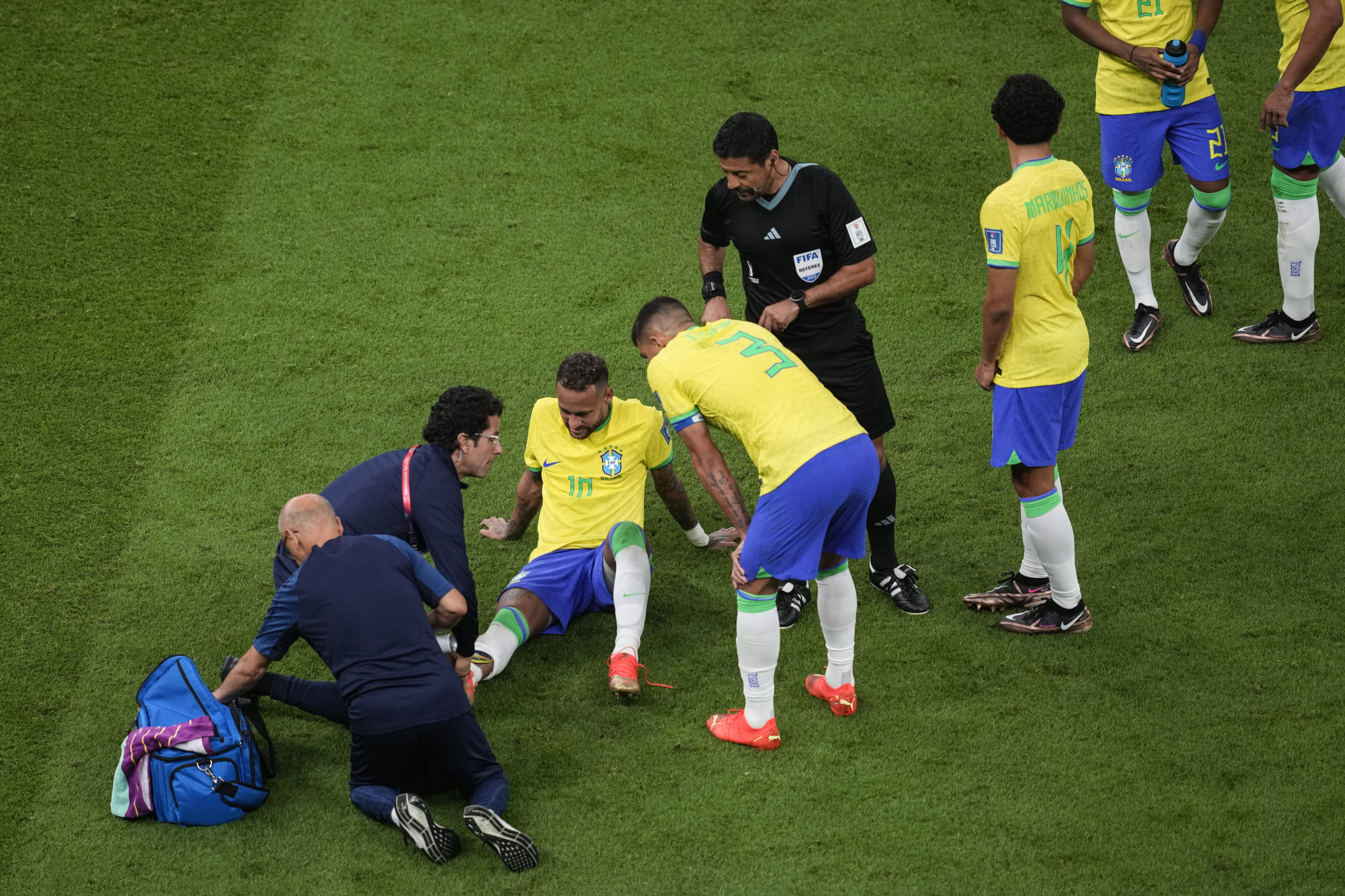 Neymar trénoval a cíti sa dobre, mohol by hrať v osemfinále. Telles a Jesus si už nezahrajú