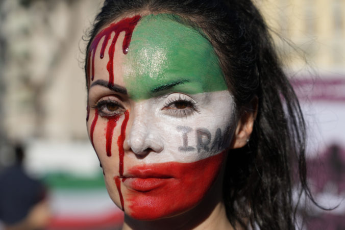 Iránske úrady mali zrušiť mravnostnú políciu, ktorá vynucovala prísne  pravidlá odievania žien - Webnoviny.sk