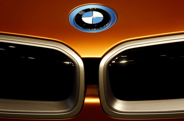 Testovacie autonómne BMW vybočilo zo svojho pruhu a spôsobilo nehodu, pri ktorej zomrel jeden človek