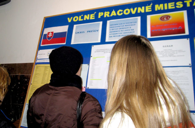 Miera nezamestnanosti na Slovensku presahuje 15 percent už len v troch okresoch, najhoršie je na tom stále Rimavská Sobota