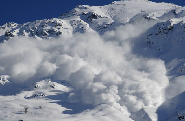 Pre vysoké polohy Malej a Veľkej Fatry spolu s Nízkymi Tatrami platí mierne lavínové nebezpečenstvo