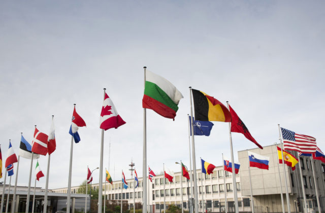Členské štáty NATO sú konaním Ruska znepokojené, obávajú sa možného konfliktu
