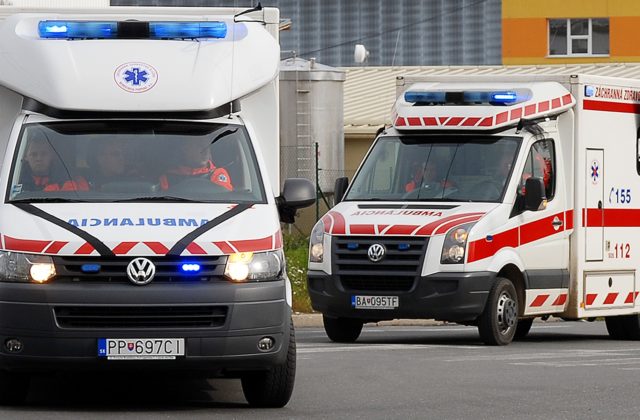 Trolejbus zrazil v Bratislave na priechode pre chodcov len 17-ročné dievča