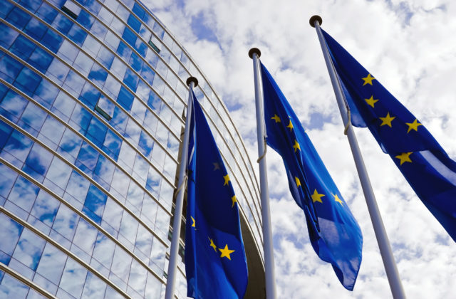 Revízie pravidiel EÚ majú posilniť práva spotrebiteľov so svete digitalizácie aj pandémie