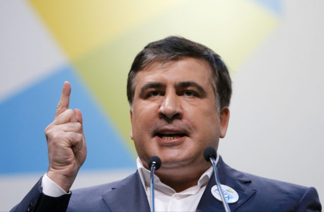 Bývalého prezidenta Saakašviliho zatkli, do Gruzínska prišiel pred kľúčovými voľbami