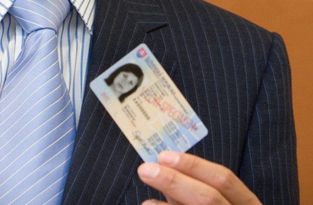 Ministerstvo je pripravené vydávať biometrické občianske preukazy už od decembra