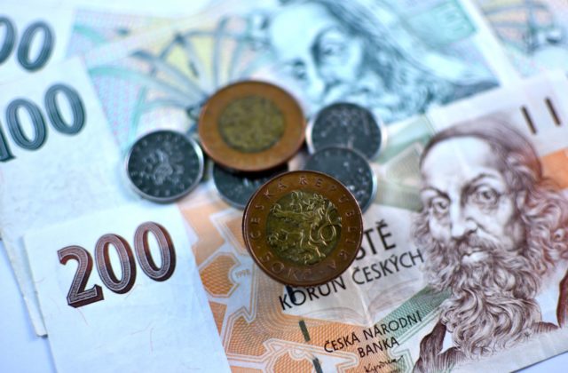 Český parlament schválil redukciu dane z príjmov, chcú tak podporiť zotavenie ekonomiky