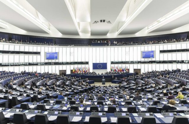 Európsky parlament bol terčom kybernetického útoku, ktorý preťažil jeho webstránku a tá následne spadla